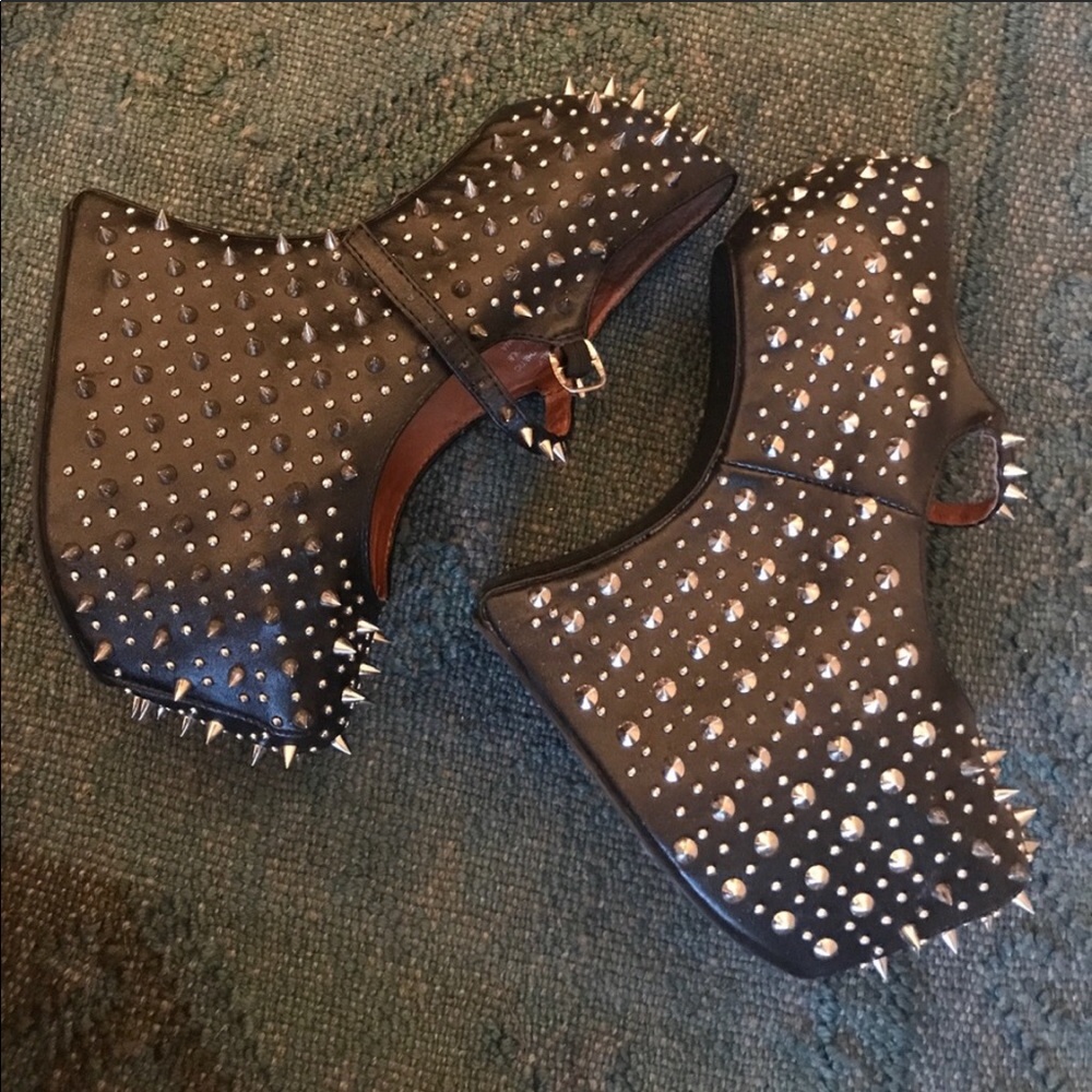 Spikes heals